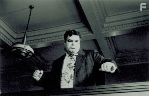Michael Badalucco in Чeловек, которого не было (2001)