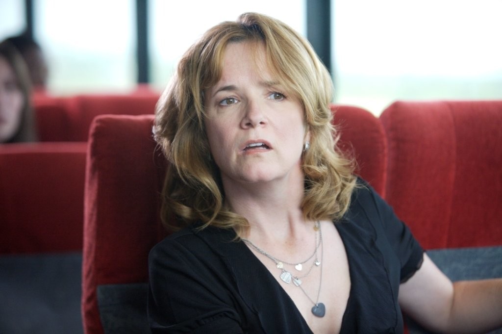 Lea Thompson in Скорость: У последней черты (2008)