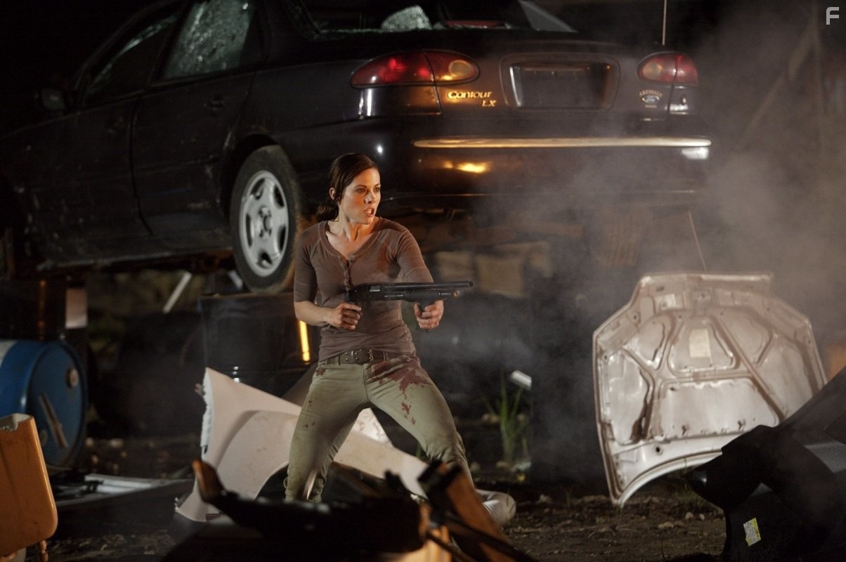 Julie Mond in Скорость: У последней черты (2008)