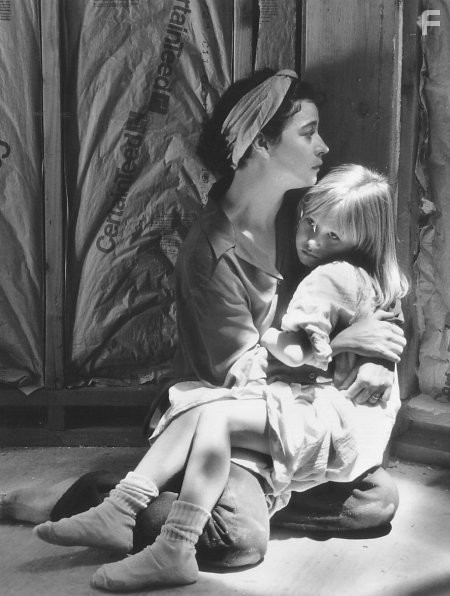 Julia Devin and Moira Kelly in The Tie That Binds (1995)