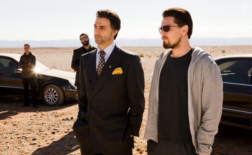 Leonardo DiCaprio and Mark Strong in Совокупность лжи (2008)