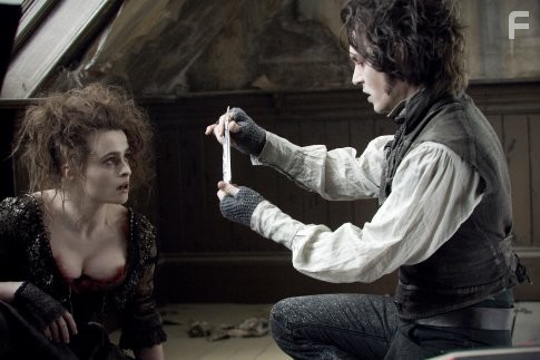 Johnny Depp and Helena Bonham Carter in Суини Тодд, демон-парикмахер с Флит-стрит (2007)