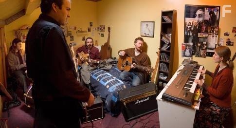 Glen Hansard and Mark?ta Irglov? in Однажды (2007)