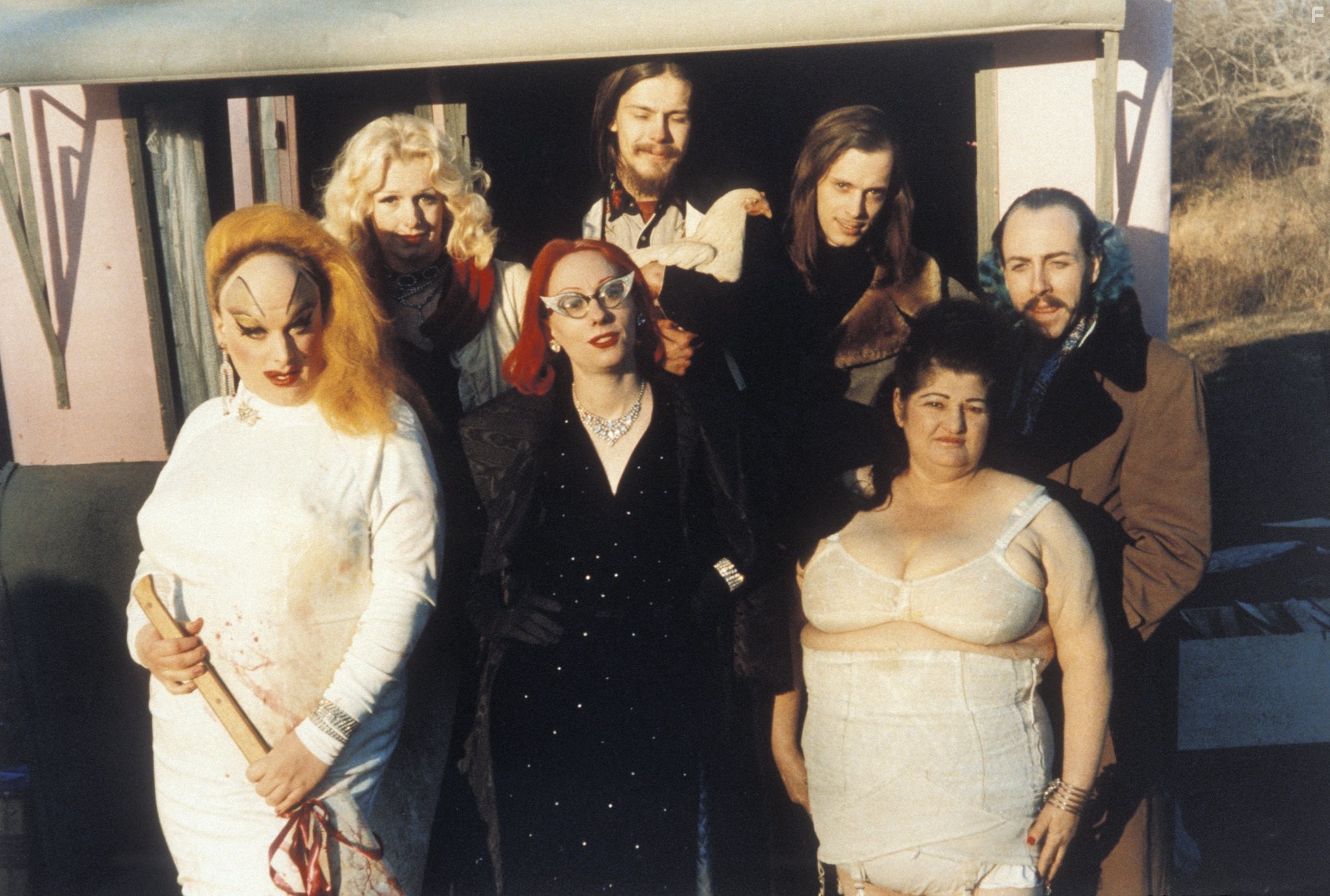 John Waters, Divine, David Lochary, Edith Massey, Danny Mills, Mary Vivian Pearce, and Mink Stole in Розовые фламинго (1972)