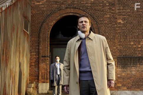 Sean Bean and Kim Coates in Сайлент Хилл (2006)