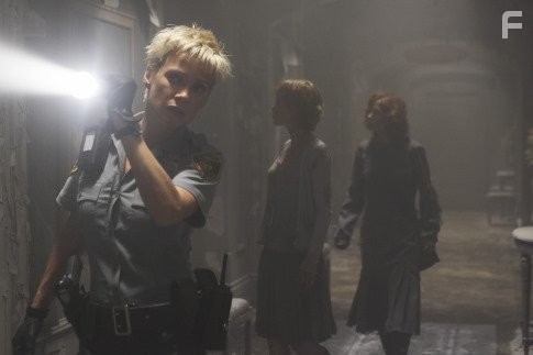 Tanya Allen, Laurie Holden, and Radha Mitchell in Сайлент Хилл (2006)