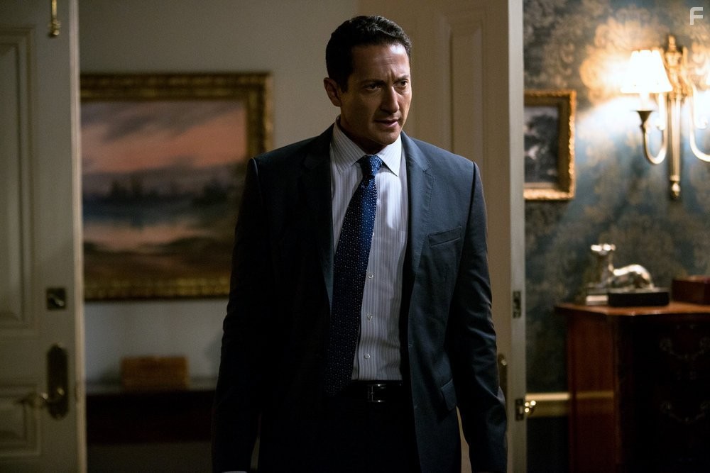 Sasha Roiz in Гримм (2011)