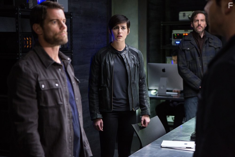 Damien Puckler and Jacqueline Toboni in Гримм (2011)