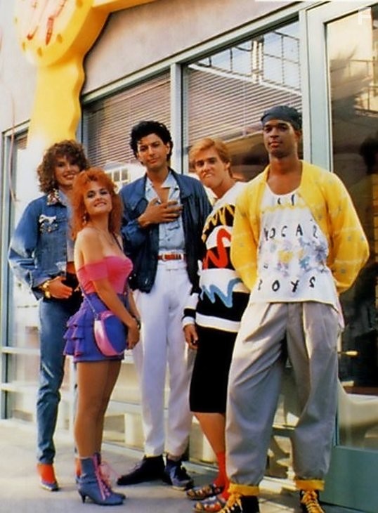 Jim Carrey, Geena Davis, Jeff Goldblum, Damon Wayans, and Julie Brown in Земные девушки легко доступны (1988)