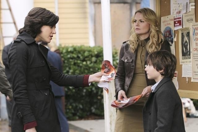 Jennifer Morrison, Lana Parrilla, and Jared Gilmore in Однажды в сказке (2011)