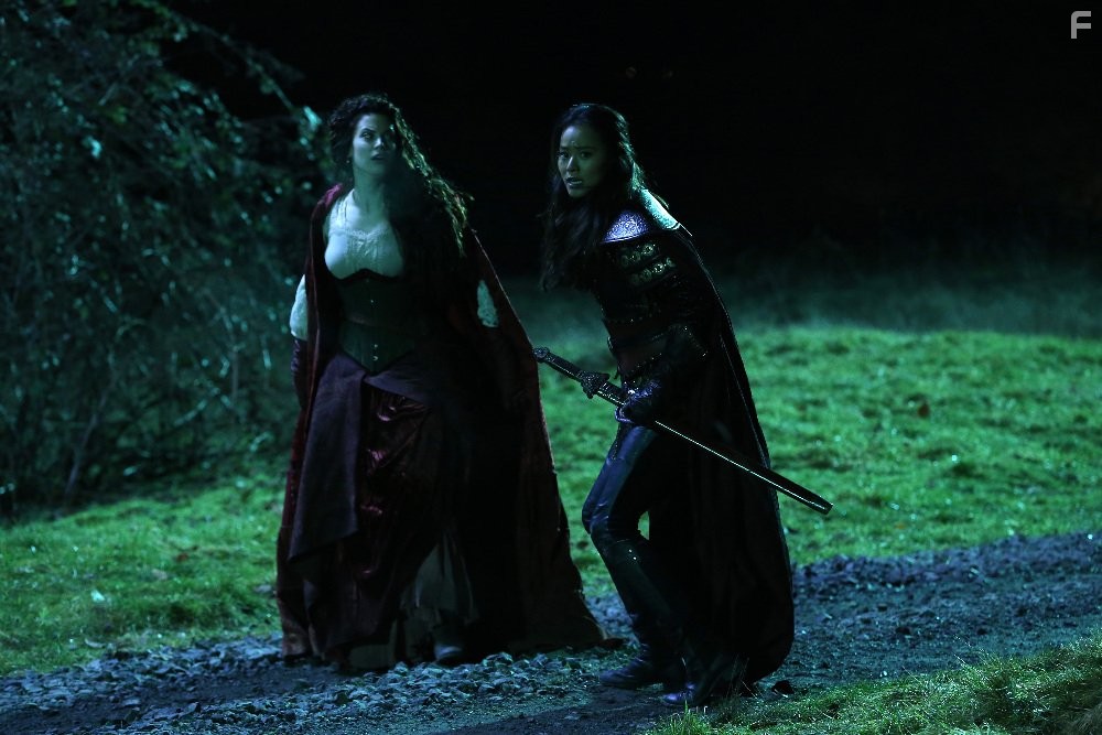 Meghan Ory and Jamie Chung in Однажды в сказке (2011)