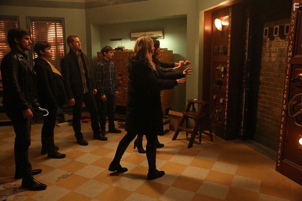 Ginnifer Goodwin, Jennifer Morrison, Lana Parrilla, Colin O'Donoghue, Jared Gilmore, and Josh Dallas in Однажды в сказке (2011)