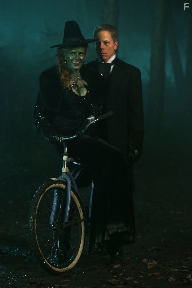 Greg Germann and Rebecca Mader in Однажды в сказке (2011)