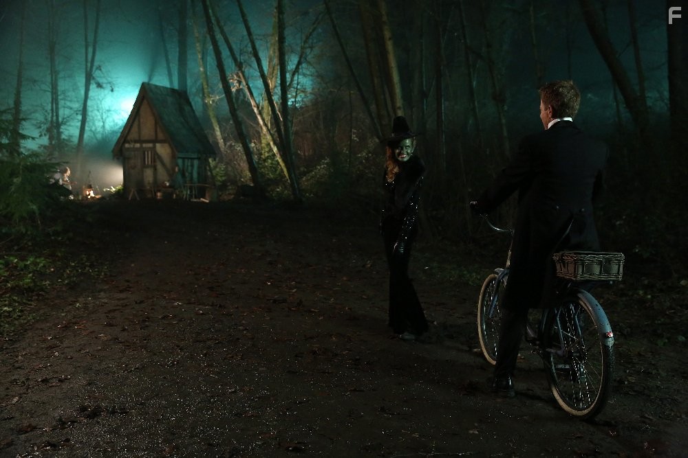 Greg Germann and Rebecca Mader in Однажды в сказке (2011)