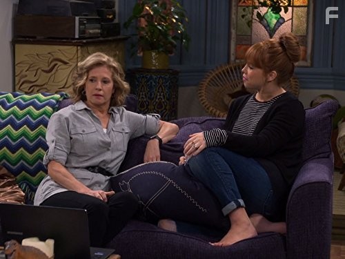 Nancy Travis and Amanda Fuller in Последний настоящий мужчина (2011)