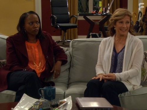 Nancy Travis and Erika Alexander in Последний настоящий мужчина (2011)