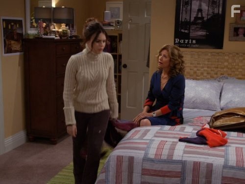 Nancy Travis and Alexandra Krosney in Последний настоящий мужчина (2011)