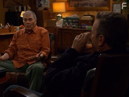 Tim Allen and Robert Forster in Последний настоящий мужчина (2011)