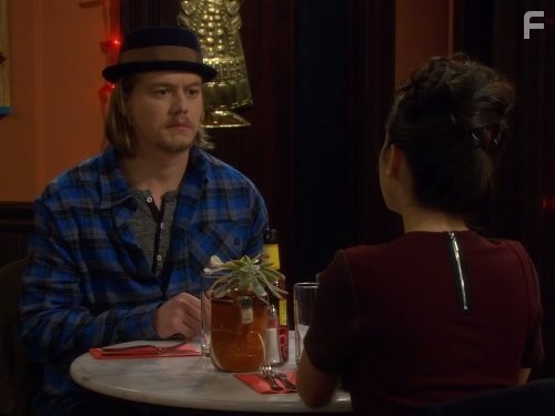 Molly Ephraim and Christoph Sanders in Последний настоящий мужчина (2011)