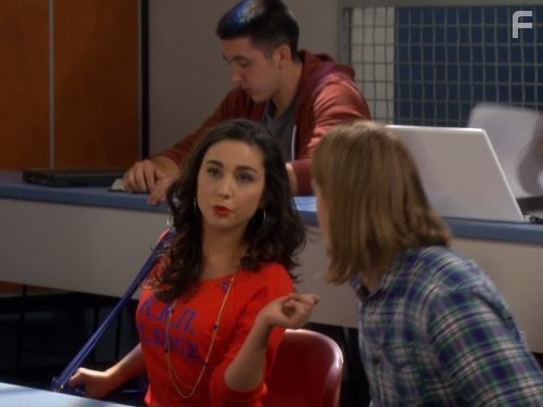 Molly Ephraim and Christoph Sanders in Последний настоящий мужчина (2011)