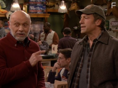 Hector Elizondo and Mike Rowe in Последний настоящий мужчина (2011)