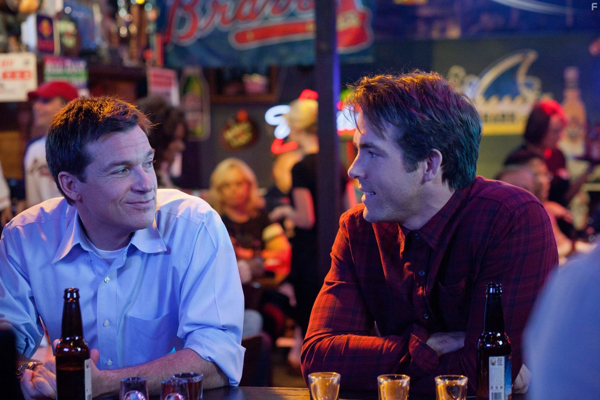Jason Bateman and Ryan Reynolds in Хочу как ты (2011)