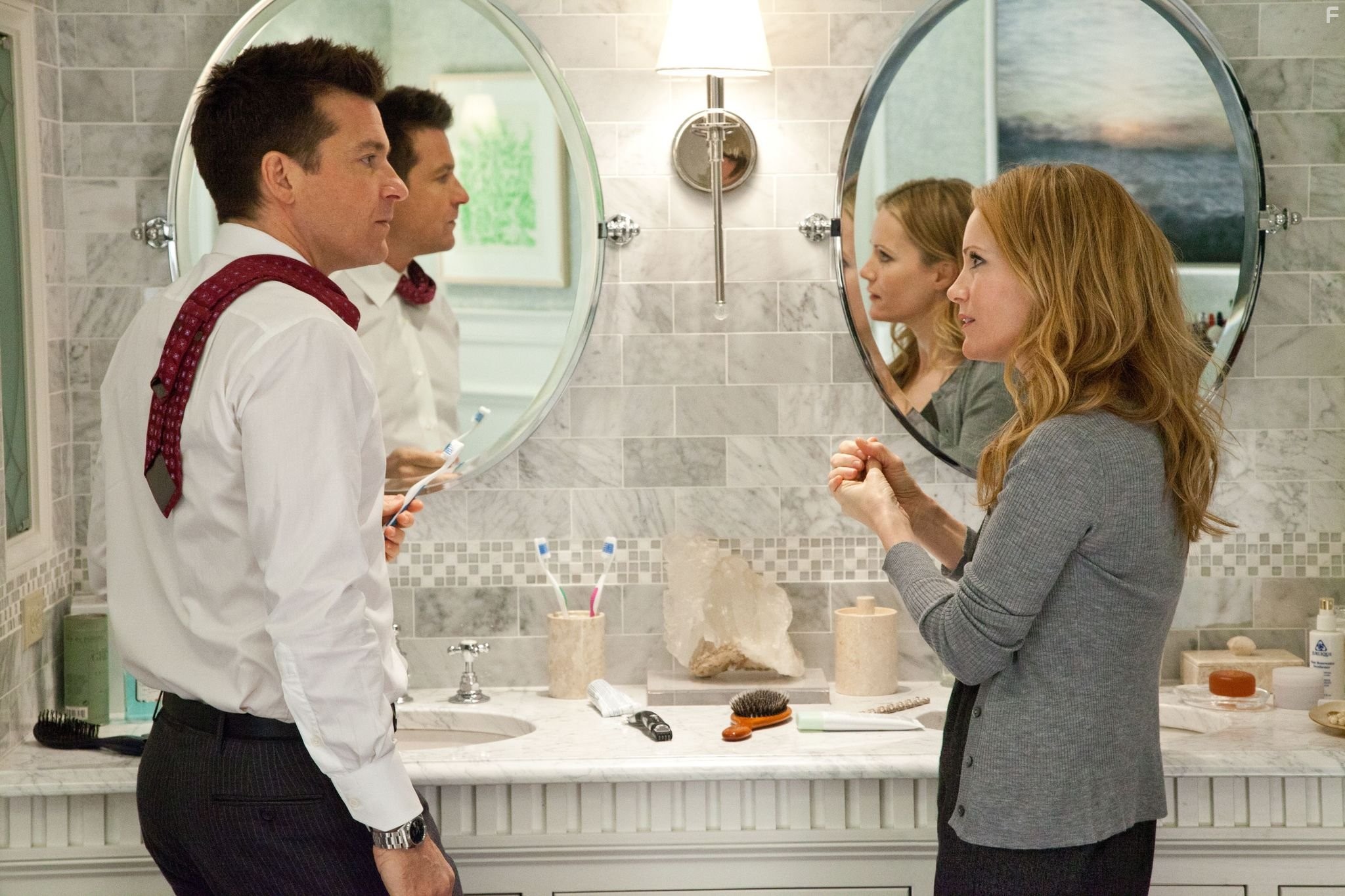 Jason Bateman and Leslie Mann in Хочу как ты (2011)