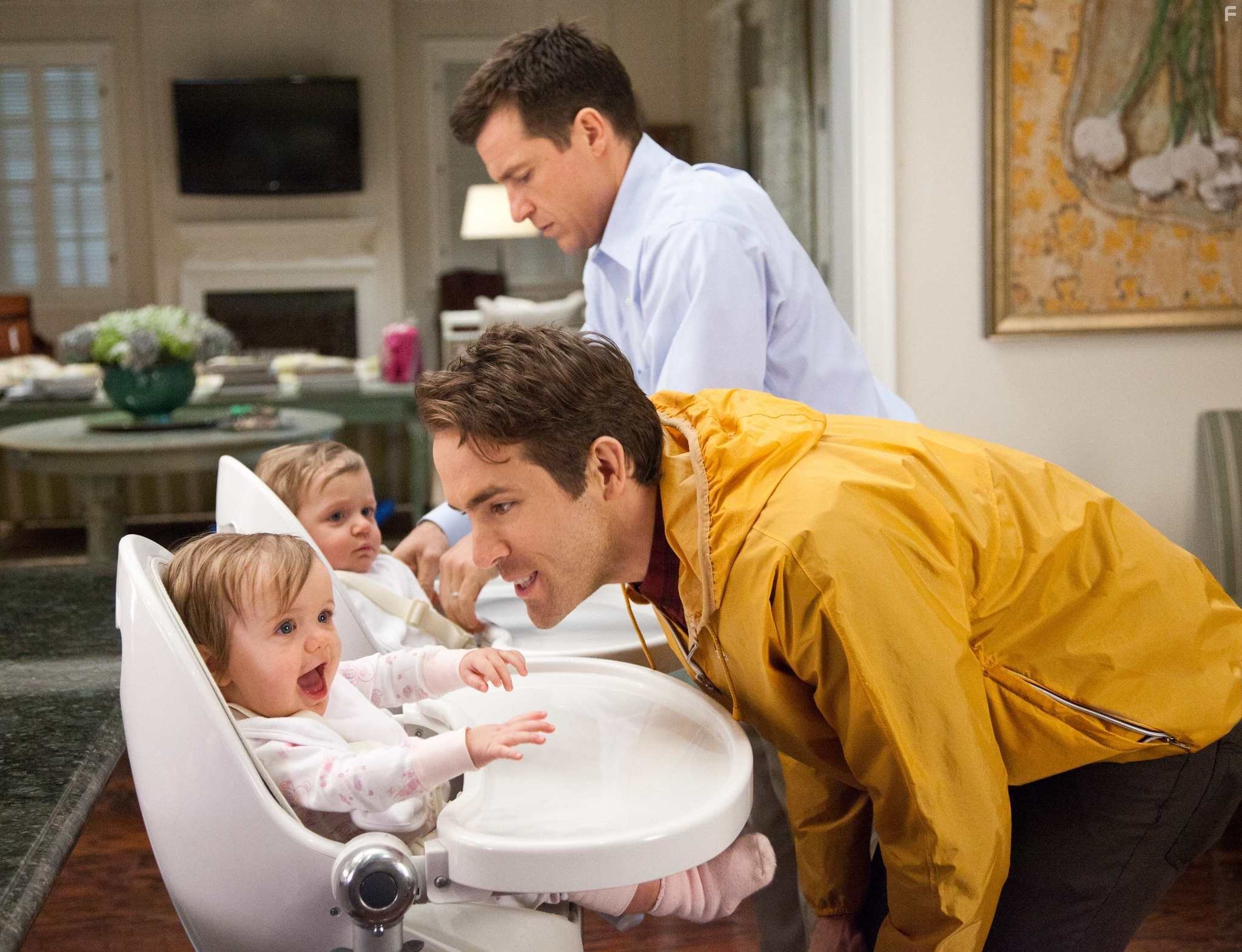 Jason Bateman and Ryan Reynolds in Хочу как ты (2011)