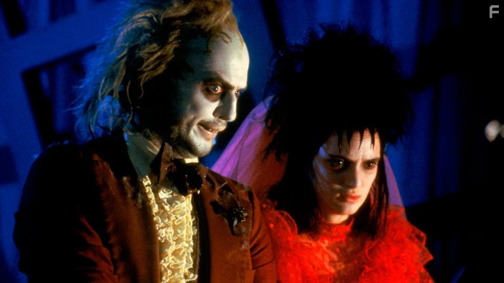 Winona Ryder and Michael Keaton in Битлджюс (1988)