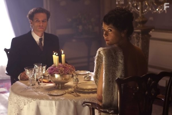 Guy Pearce and Catherine Zeta-Jones in Смертельный номер (2007)