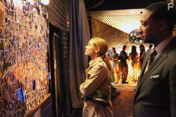 Maria Bello and Damon Gupton in Главный подозреваемый (2011)