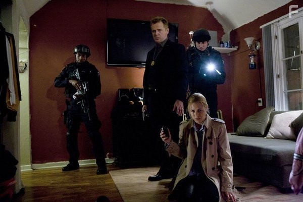 Maria Bello and Br?an F. O'Byrne in Главный подозреваемый (2011)
