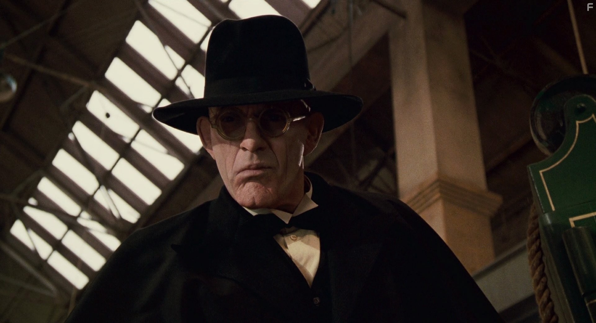 Christopher Lloyd in Кто подставил кролика Роджера (1988)