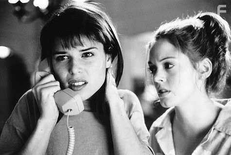 Neve Campbell and Rose McGowan in Крик (1996)