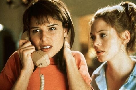 Neve Campbell and Rose McGowan in Крик (1996)