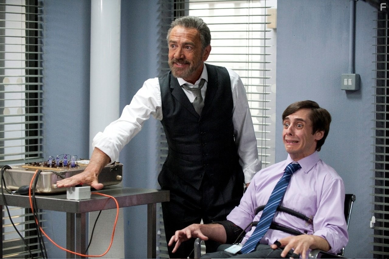 Robert Lindsay and Ed Coleman in Шпион (2011)
