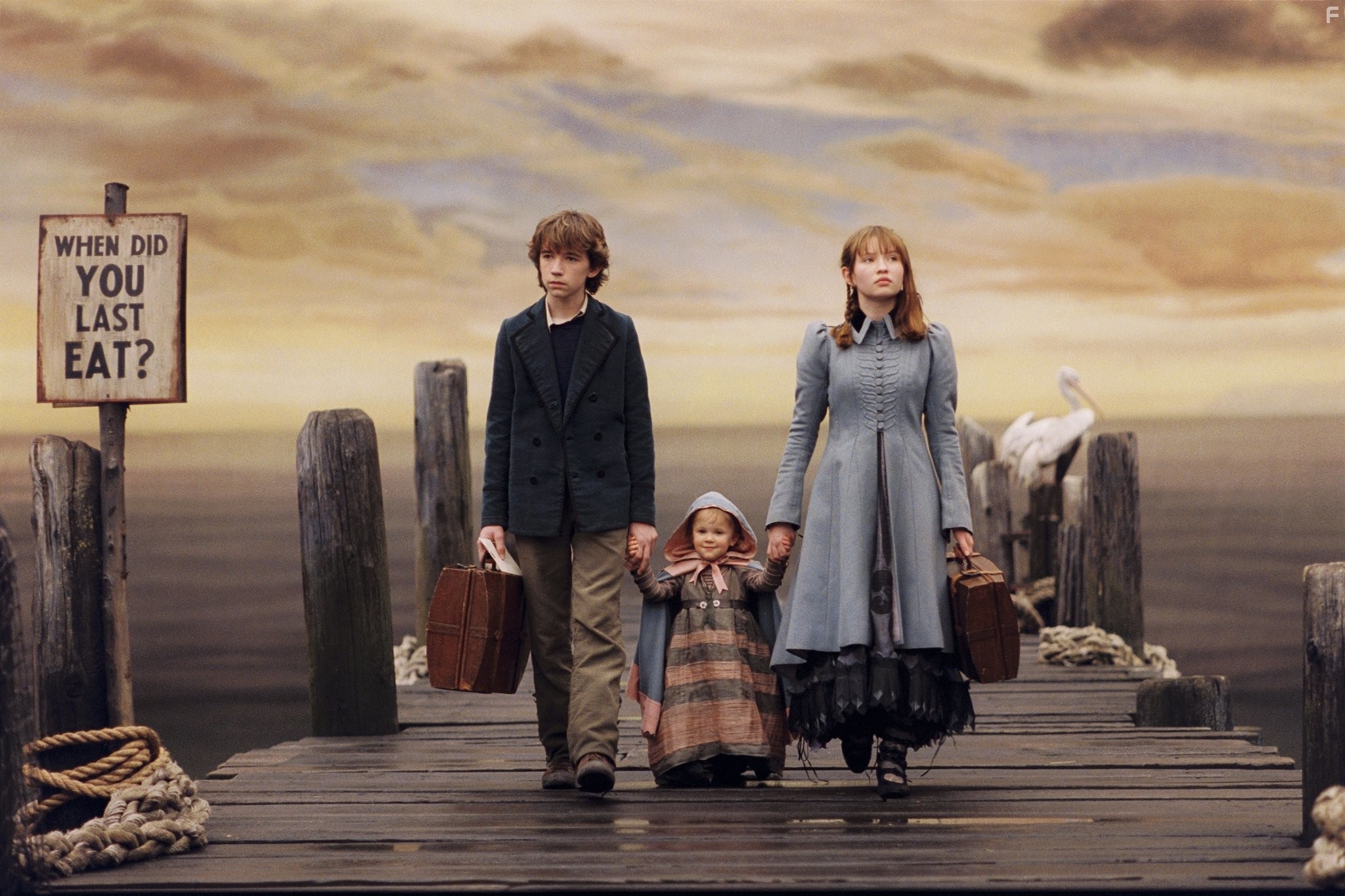 Liam Aiken, Emily Browning, and Shelby Hoffman in Лемони Сникет: 33 несчастья (2004)