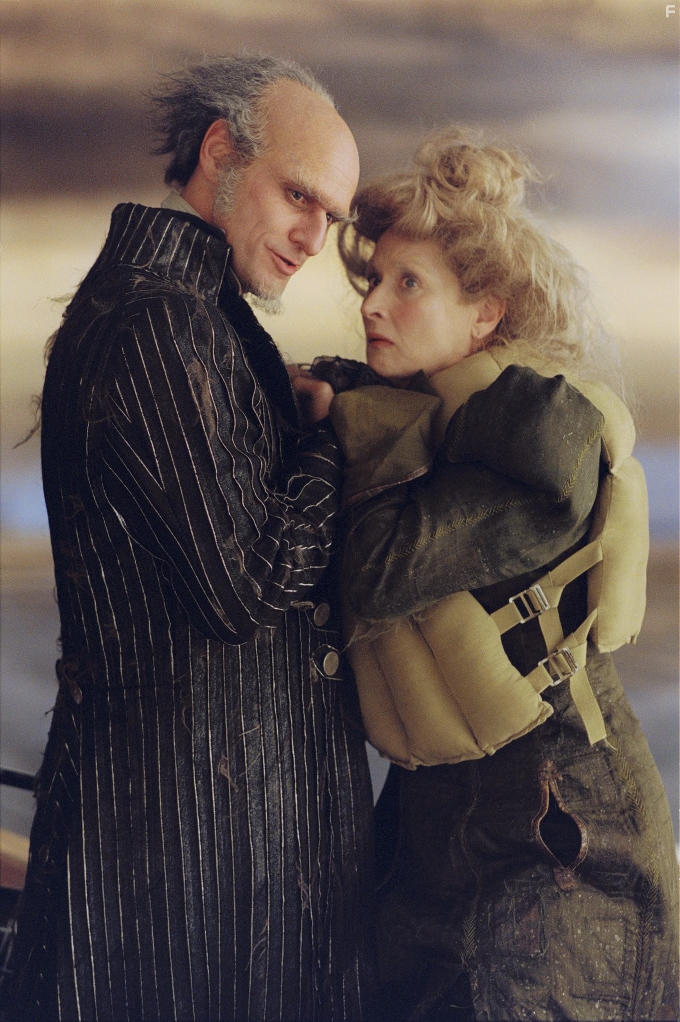 Jim Carrey and Meryl Streep in Лемони Сникет: 33 несчастья (2004)