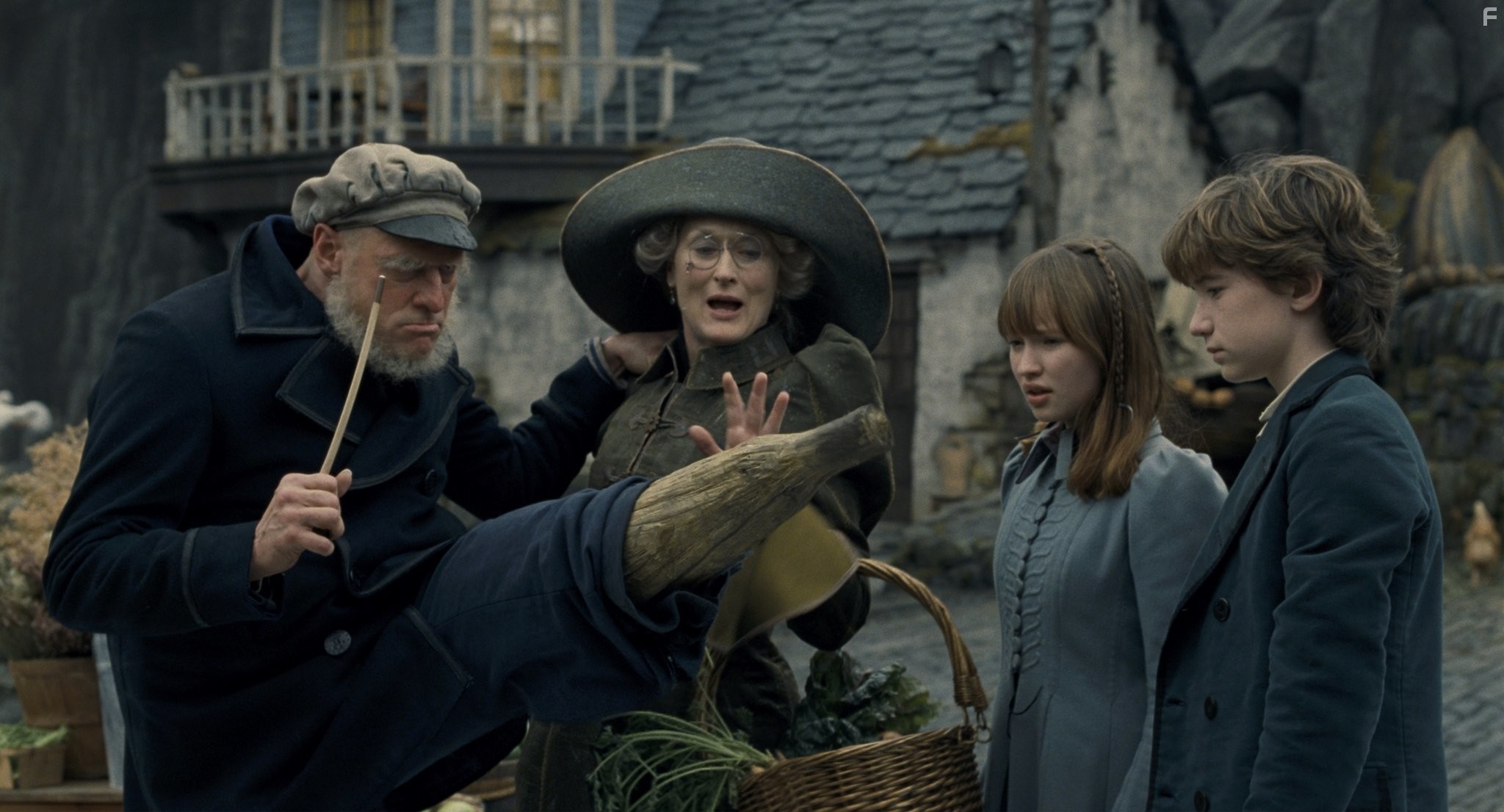 Jim Carrey, Meryl Streep, Liam Aiken, and Emily Browning in Лемони Сникет: 33 несчастья (2004)