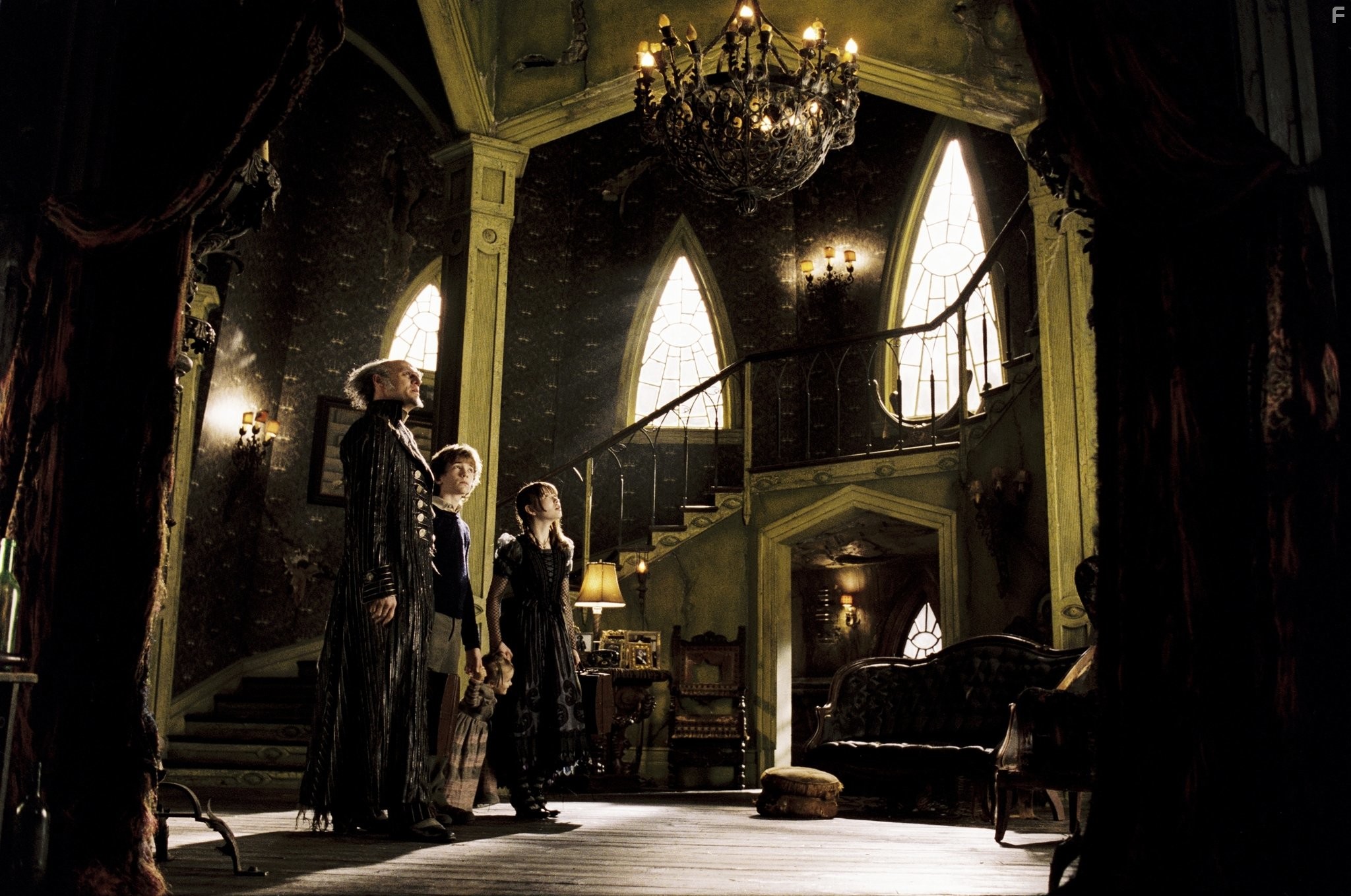 Jim Carrey, Liam Aiken, Emily Browning, and Shelby Hoffman in Лемони Сникет: 33 несчастья (2004)