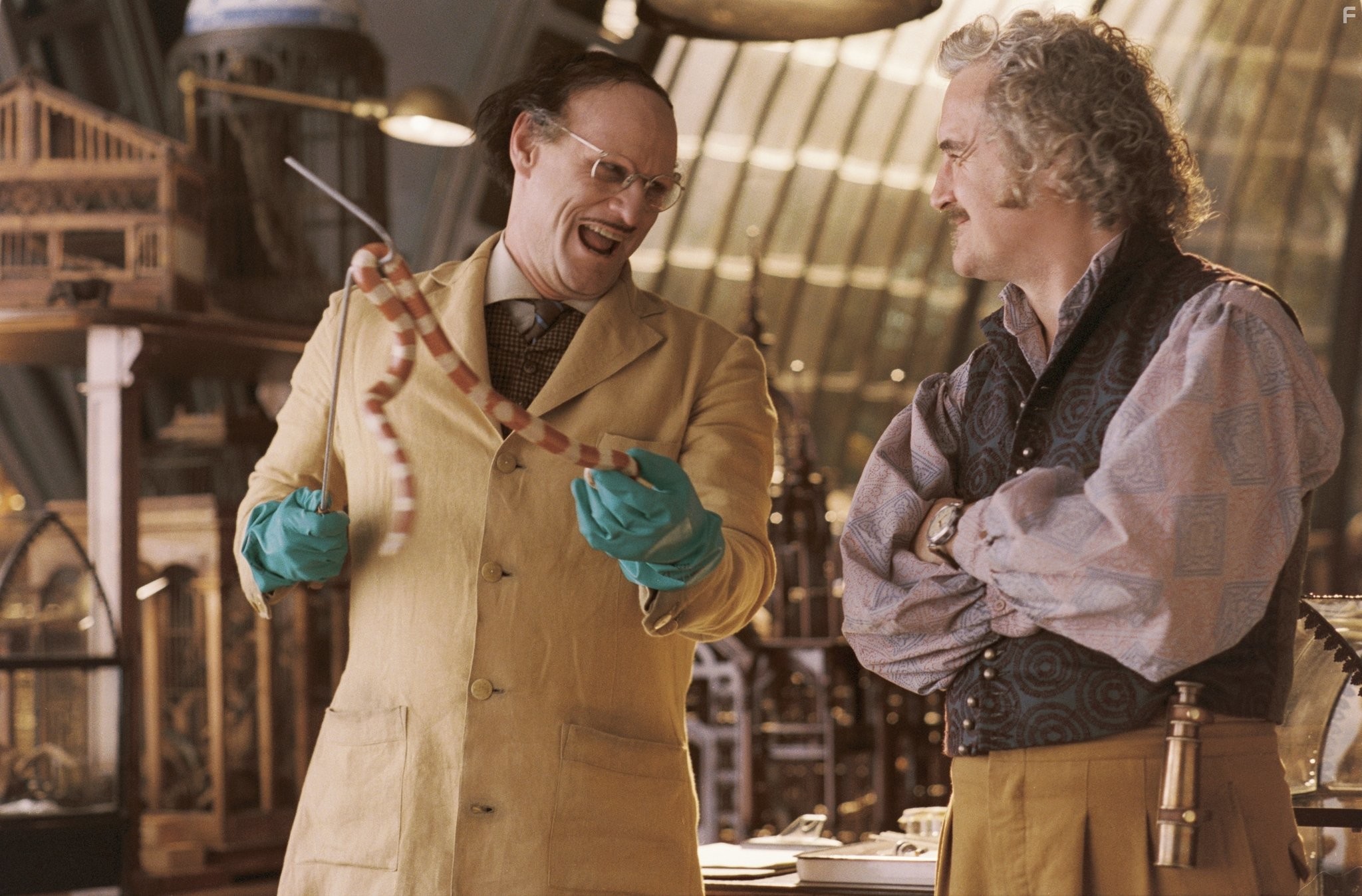 Jim Carrey and Billy Connolly in Лемони Сникет: 33 несчастья (2004)