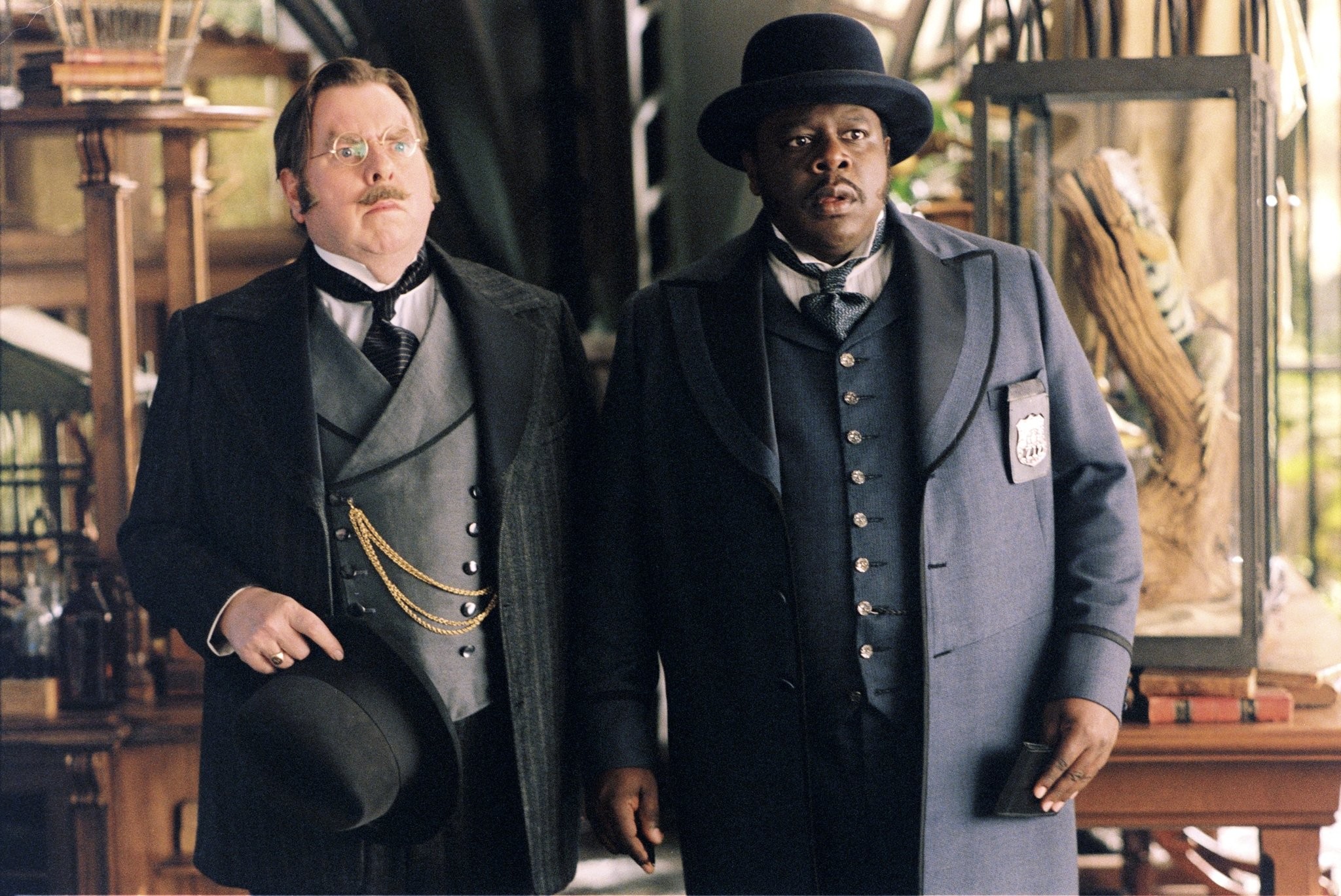 Timothy Spall and Cedric the Entertainer in Лемони Сникет: 33 несчастья (2004)