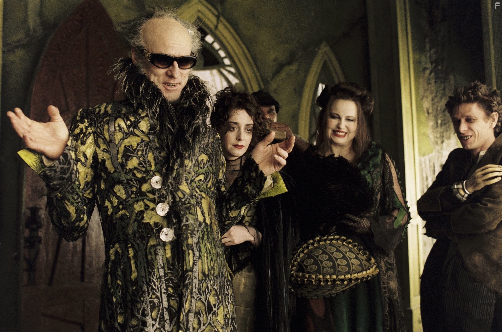 Jim Carrey, Jane Adams, Jennifer Coolidge, and Jamie Harris in Лемони Сникет: 33 несчастья (2004)