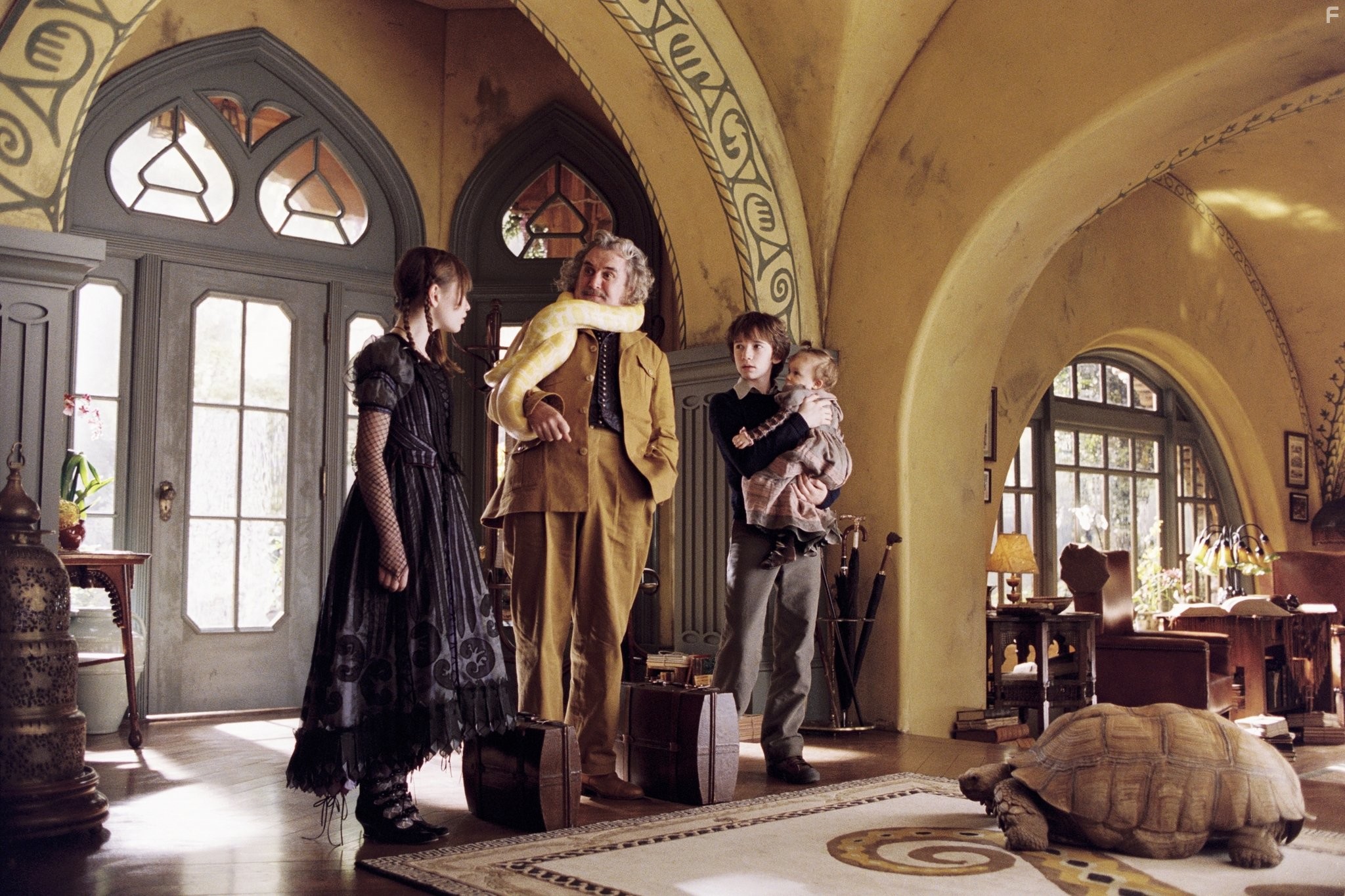 Liam Aiken, Emily Browning, Billy Connolly, and Shelby Hoffman in Лемони Сникет: 33 несчастья (2004)