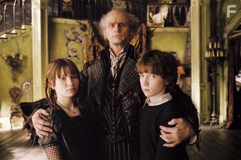 Jim Carrey, Liam Aiken, and Emily Browning in Лемони Сникет: 33 несчастья (2004)