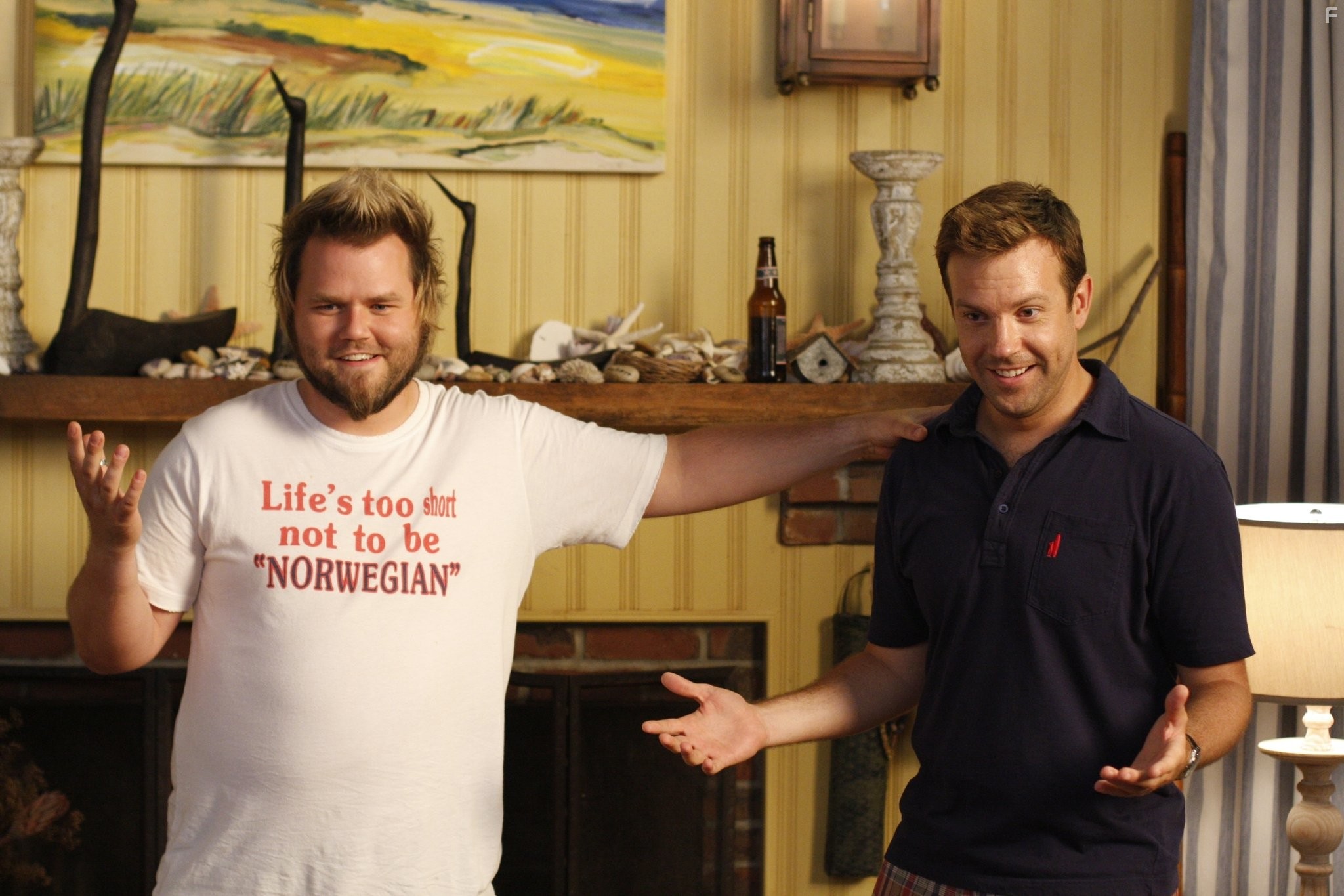 Tyler Labine and Jason Sudeikis in Старая добрая оргия (2011)