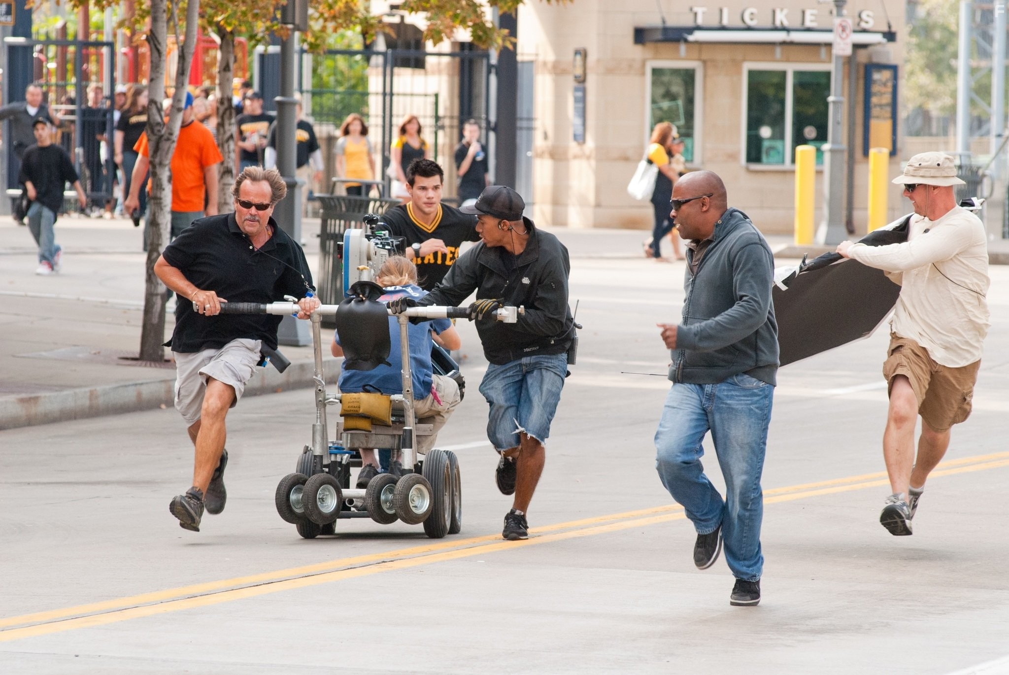 Taylor Lautner in Погоня (2011)