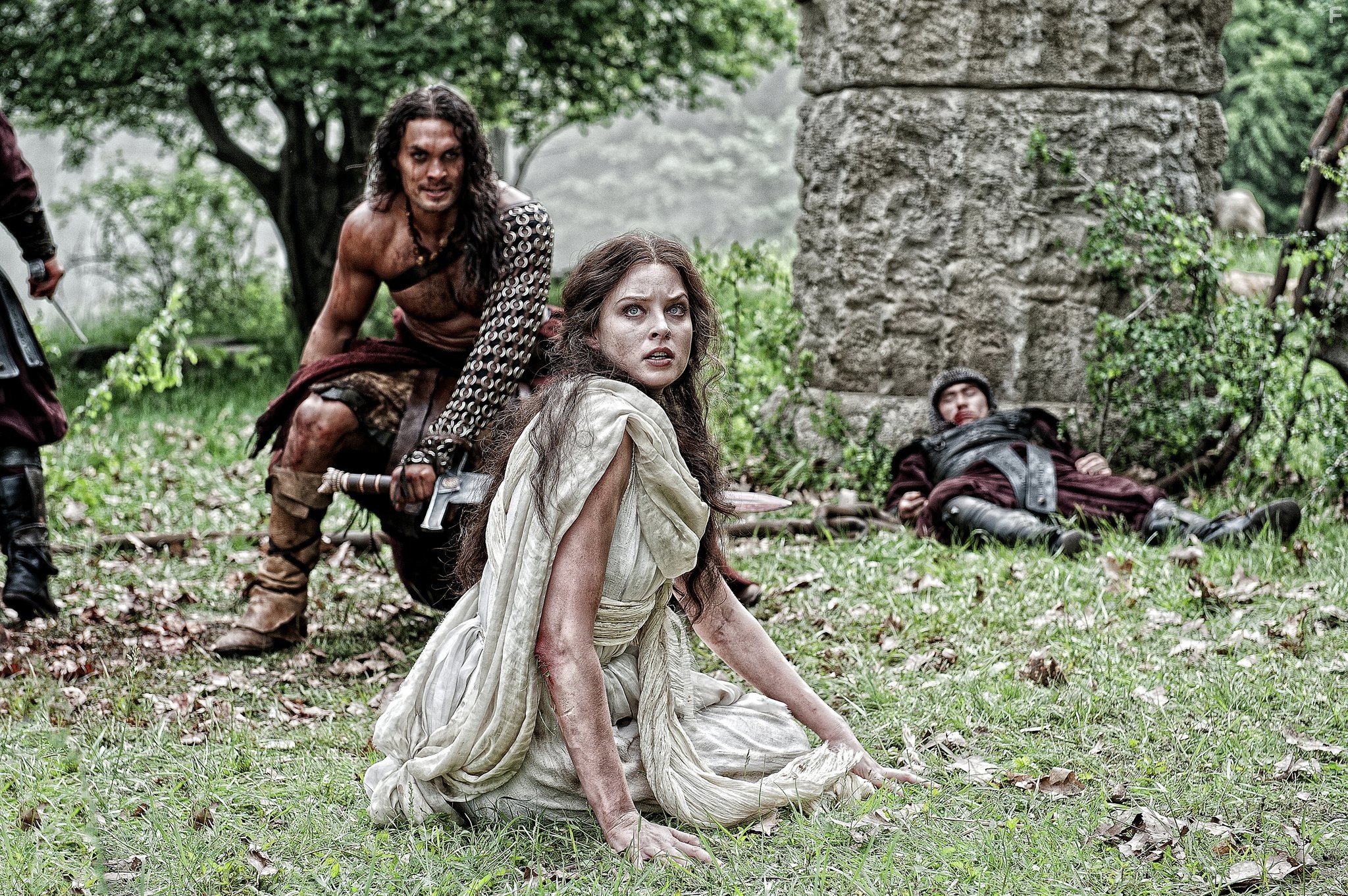 Jason Momoa and Rachel Nichols in Конан-варвар (2011)