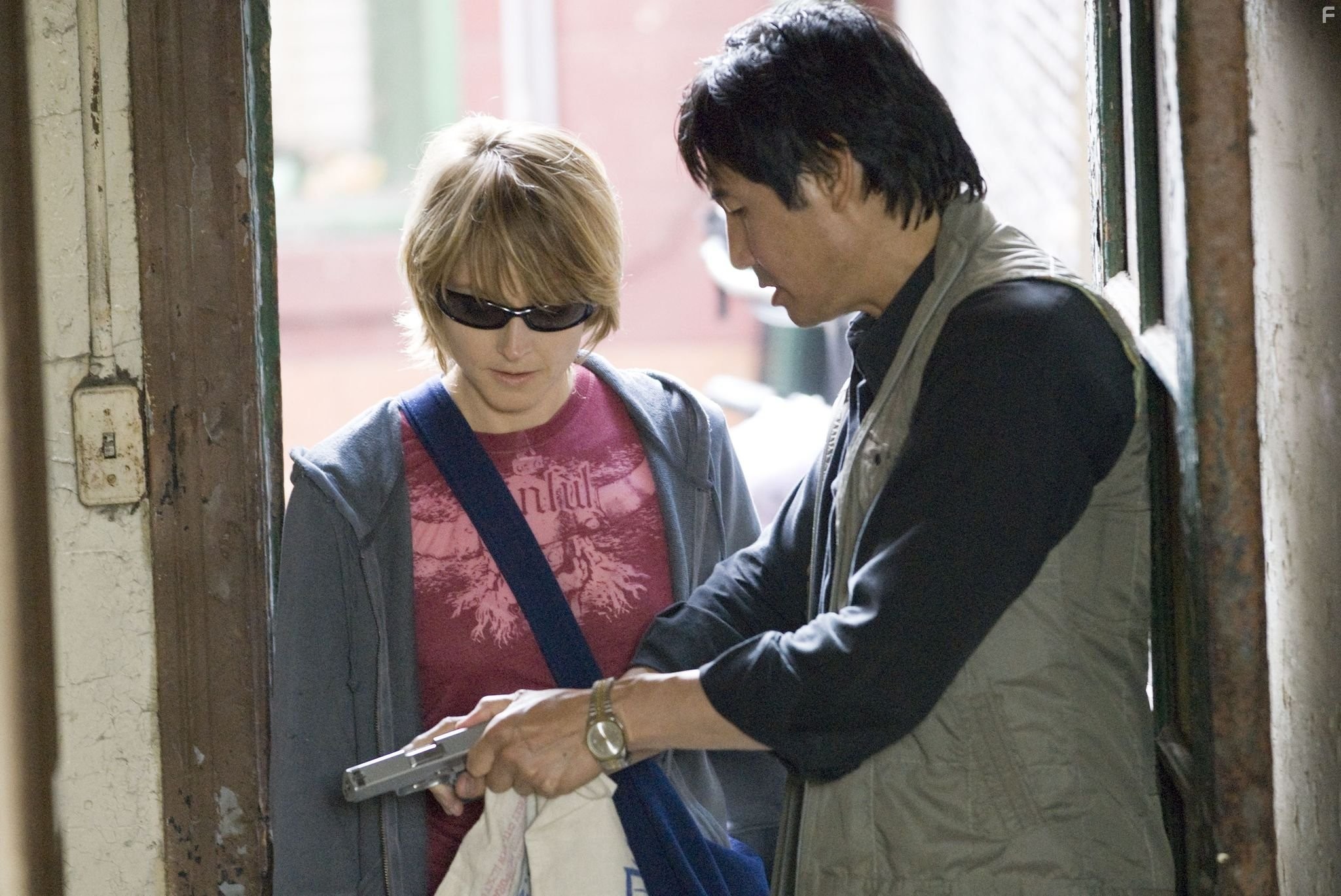 Jodie Foster and Angel Sing in Отважная (2007)