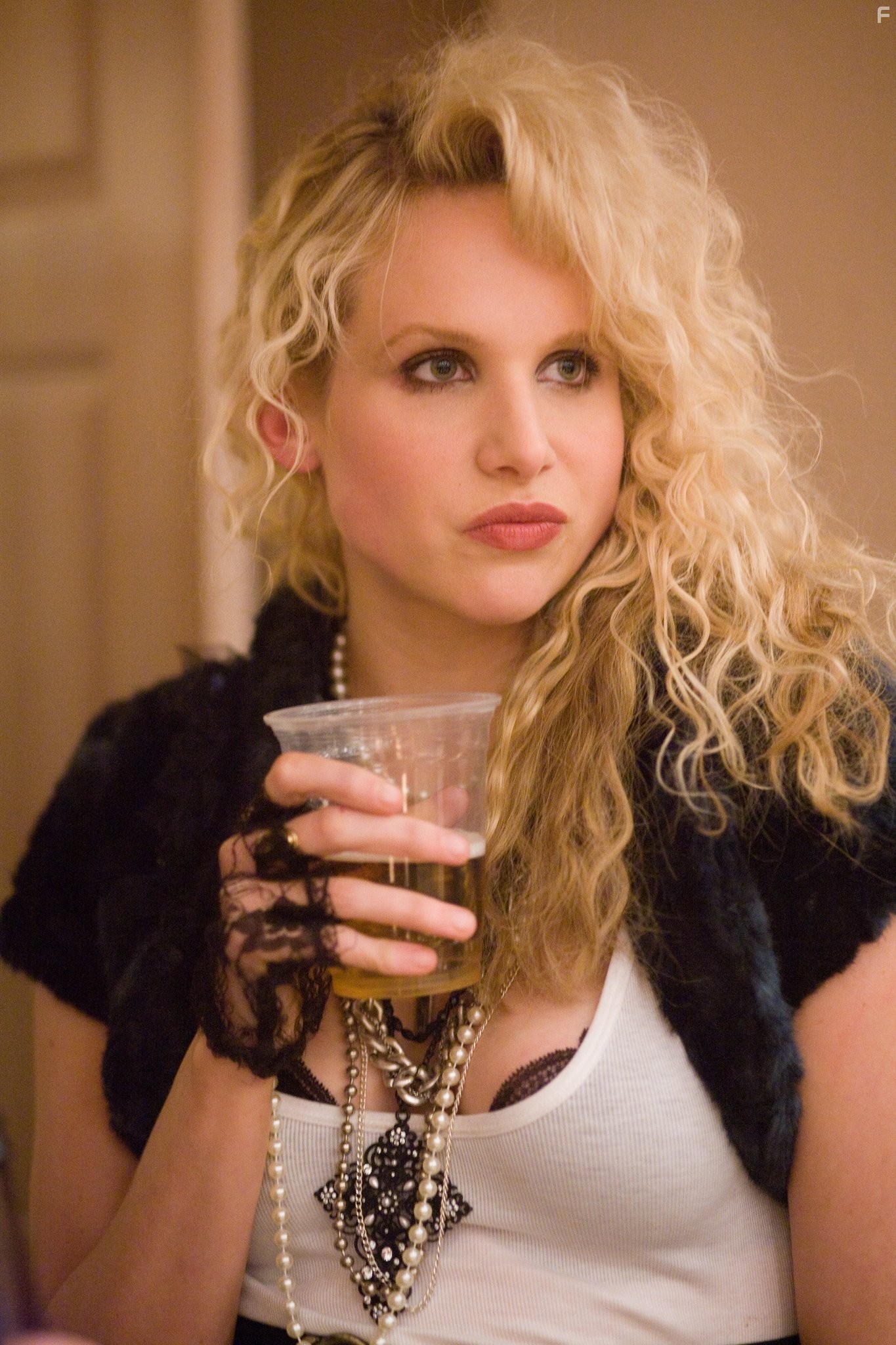 Lucy Punch in Отвези меня домой (2011)